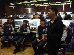 Image Sinh viên học bằng cách... chơi game