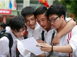 Image Học sinh nộp đơn dự tuyển vào 31/5/2018