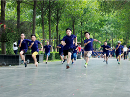 Image Không đón Hè trong bốn bức tường