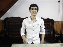 Image Nam sinh phố núi đạt điểm 10 tiếng Anh: “Vừa học vừa giải trí bằng tiếng Anh”