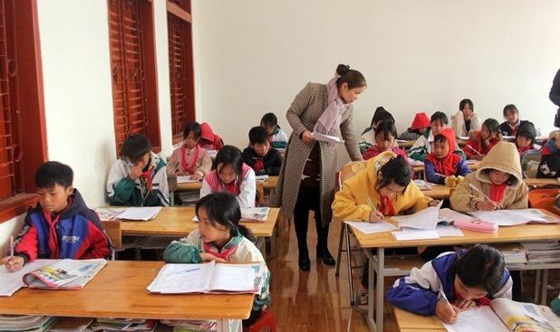 Image Mang hơi ấm ngày đông cho trò vùng cao