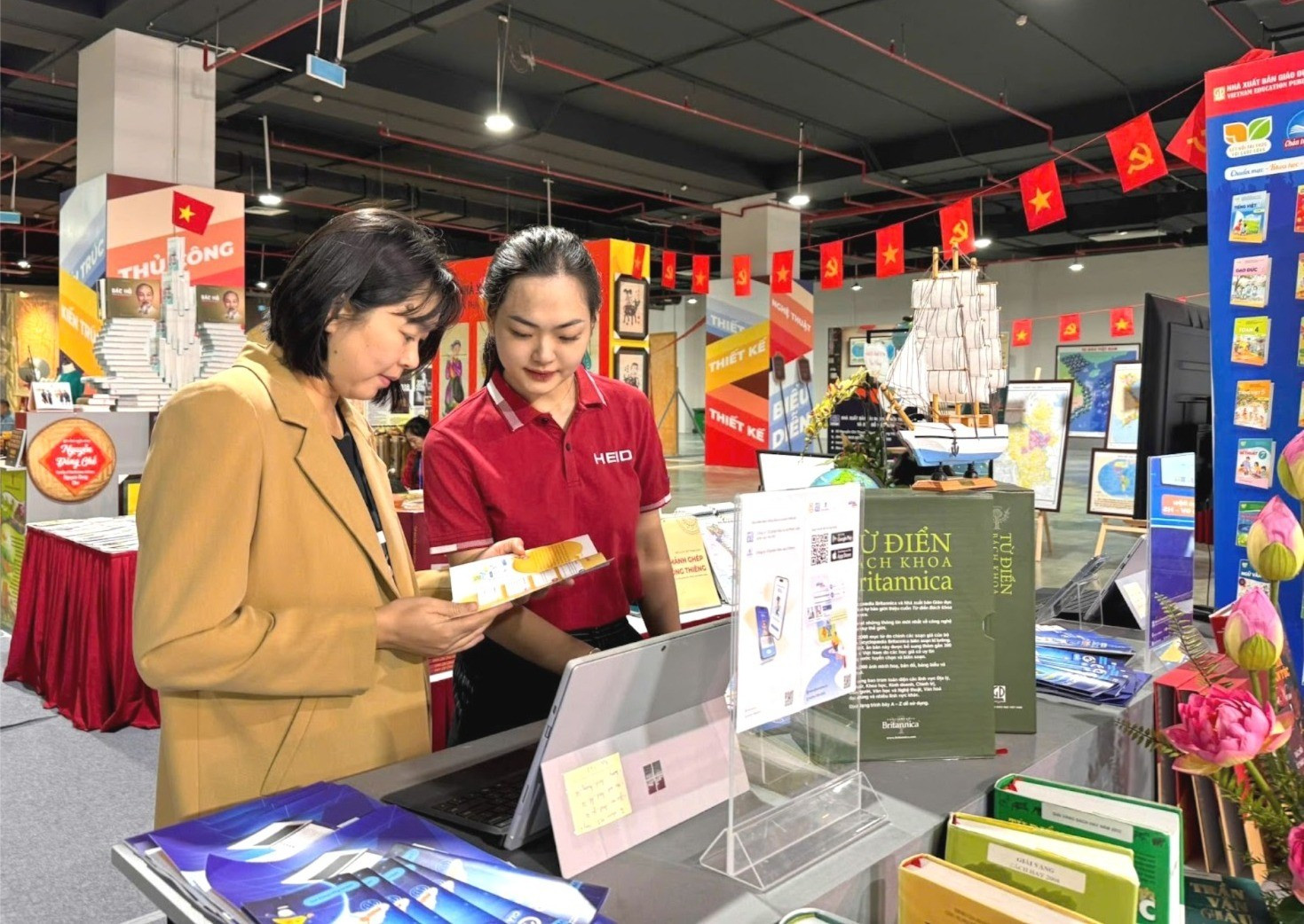 Image Sản phẩm sách điện tử của NXB Giáo dục Việt Nam: Mở ra nhiều lợi ích trong đổi mới dạy - học