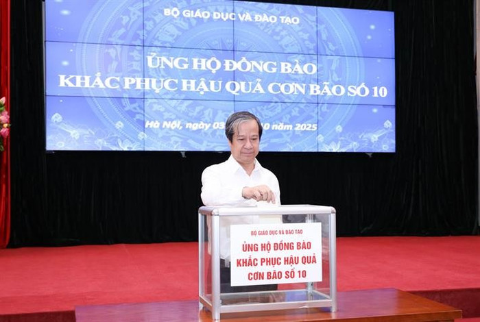 Image Ngành Giáo dục ủng hộ đồng bào khắc phục hậu quả bão số 10
