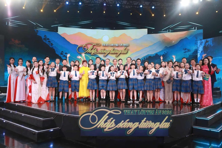 Image Bộ trưởng Nguyễn Kim Sơn: “Thầy cô là người thắp lên ngọn lửa tri thức”